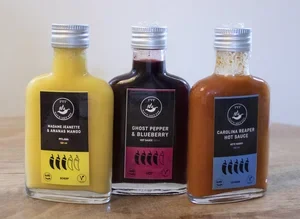 brievenbus cadeau man hete sauzen pakket